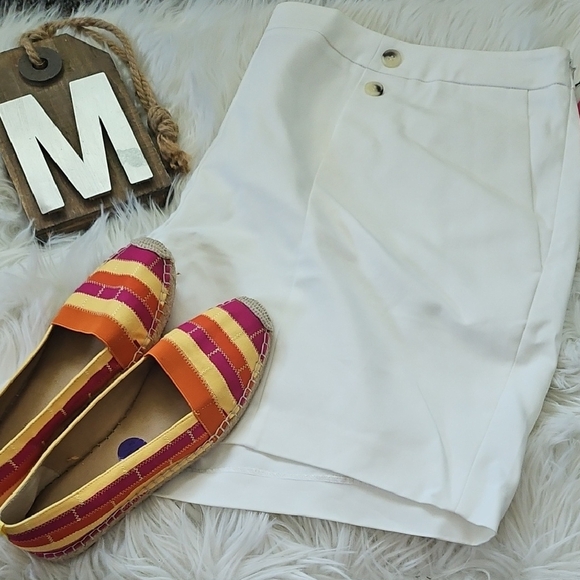 Vince Camuto Pants - Vince Camuto Off- White Tailored Shorts with 6" Inseam